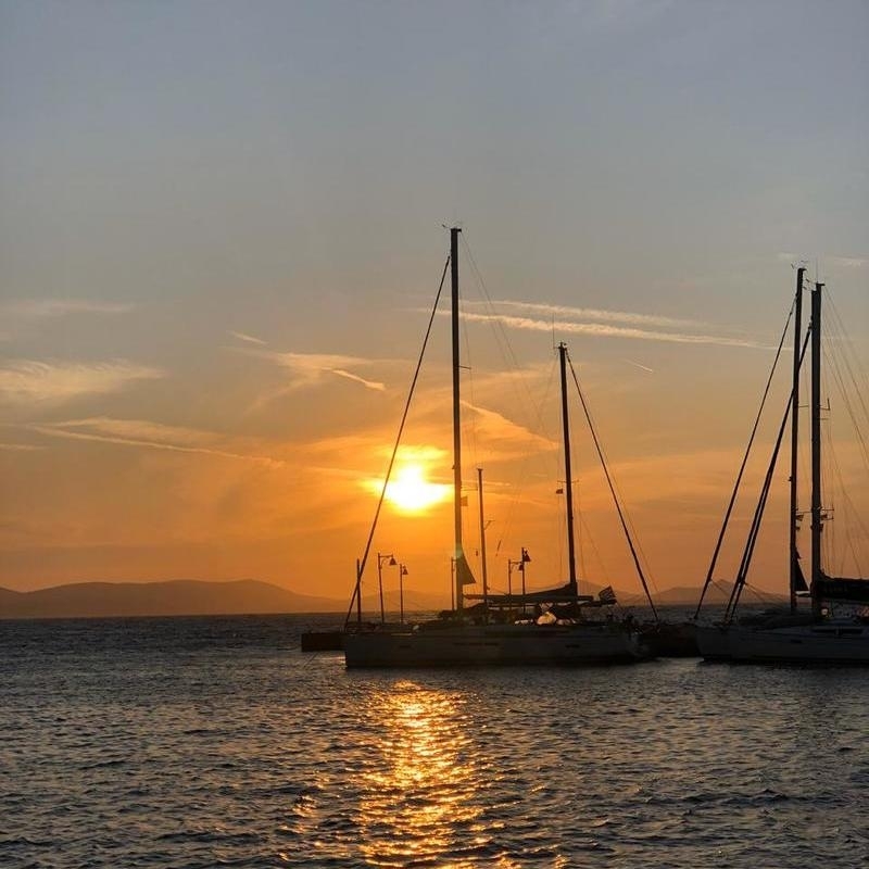 Blue White Boutique - NAXOS