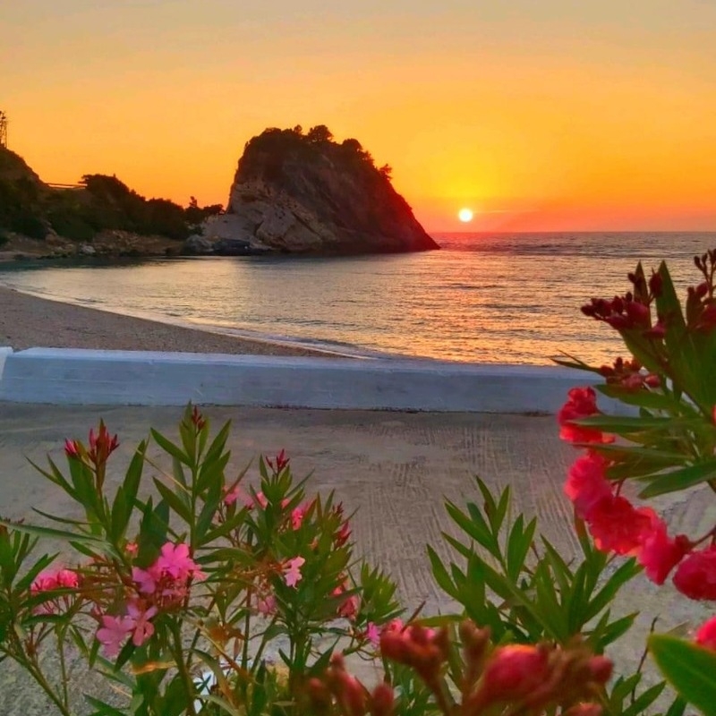 Blue White Boutique - SAMOS